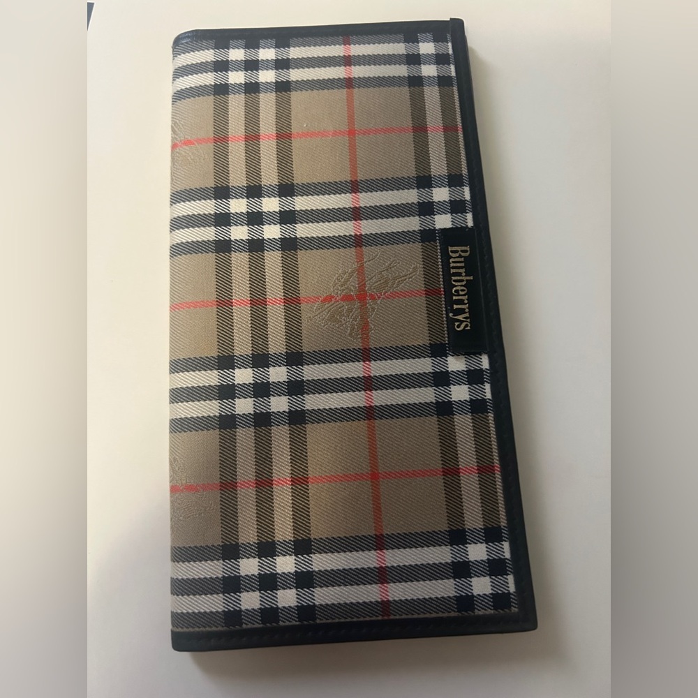Burberrys checkbook / address book